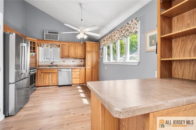 67 Drake Place, Colonia, NJ 07067