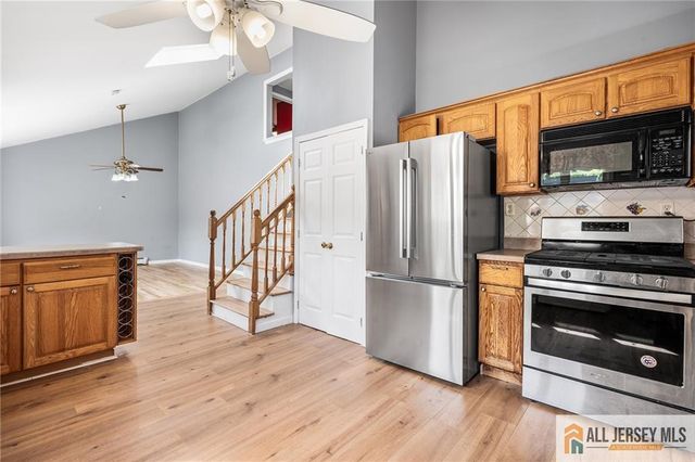 67 Drake Place, Colonia, NJ 07067