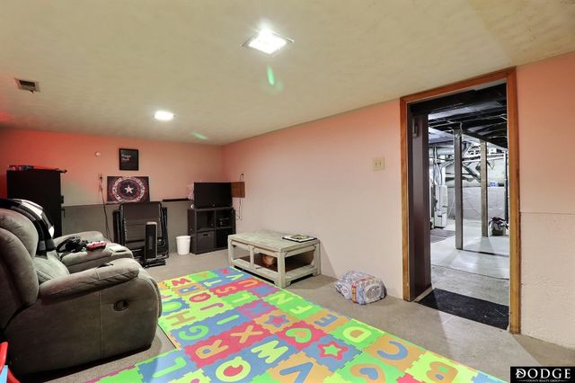 435 S H Street, Fremont, NE 68025