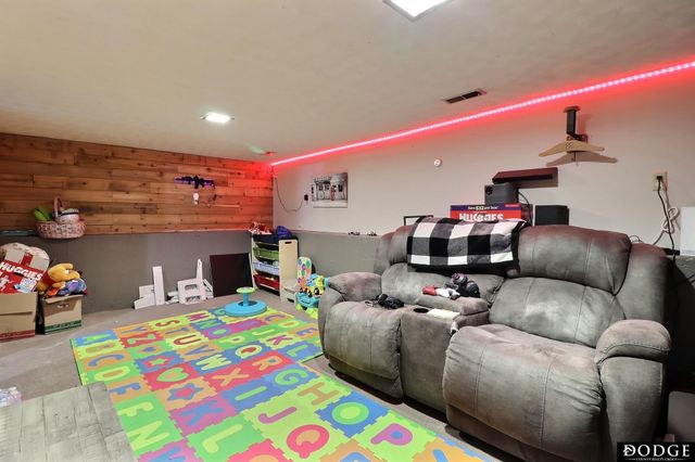 435 S H Street, Fremont, NE 68025