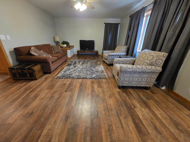 1208 N 2nd Street, Manchester, IA 52057