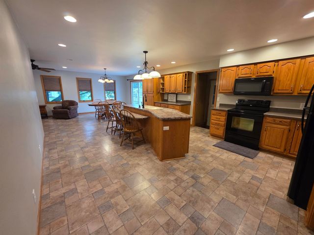 1208 N 2nd Street, Manchester, IA 52057