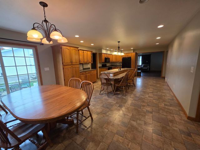 1208 N 2nd Street, Manchester, IA 52057