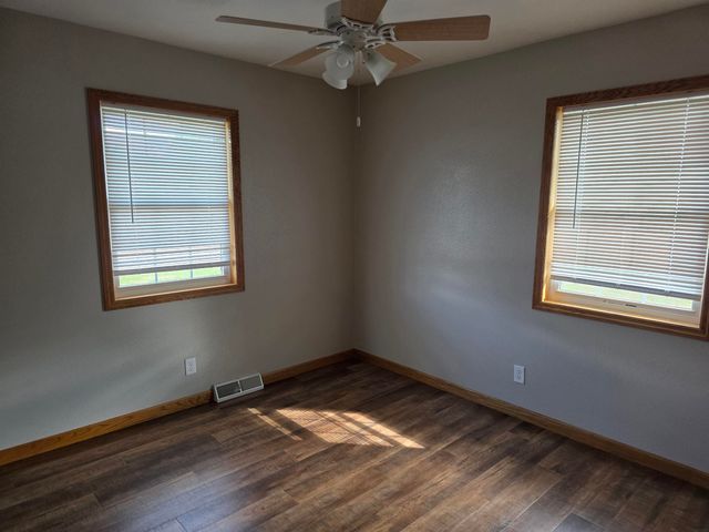 1208 N 2nd Street, Manchester, IA 52057