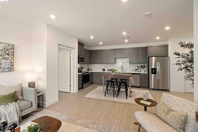 500 Somi Ct 313, Hayward, CA 94544