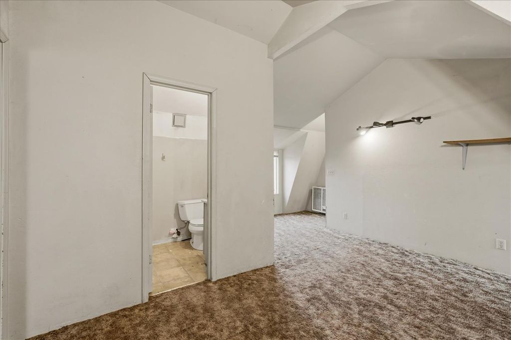 Image 12 of property listing at 185 E Fantz Avenue, Fresno, CA 93706