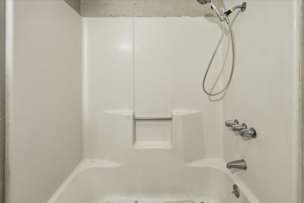 Image 15 of property listing at 185 E Fantz Avenue, Fresno, CA 93706