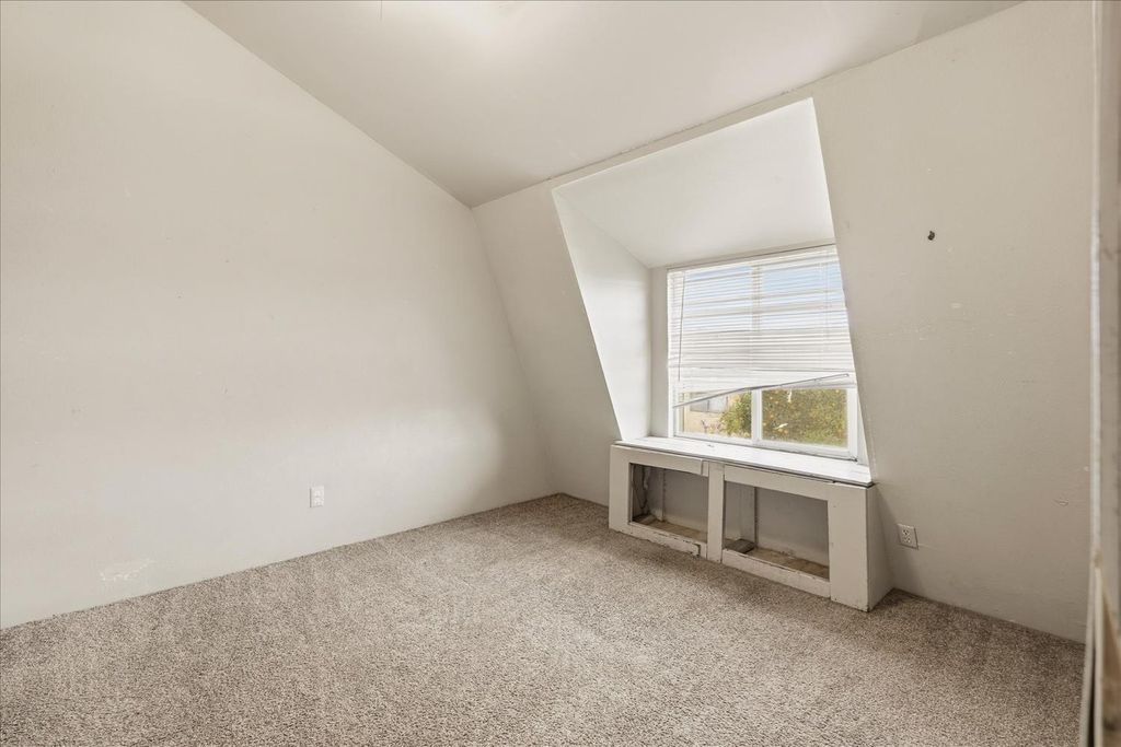 Image 16 of property listing at 185 E Fantz Avenue, Fresno, CA 93706