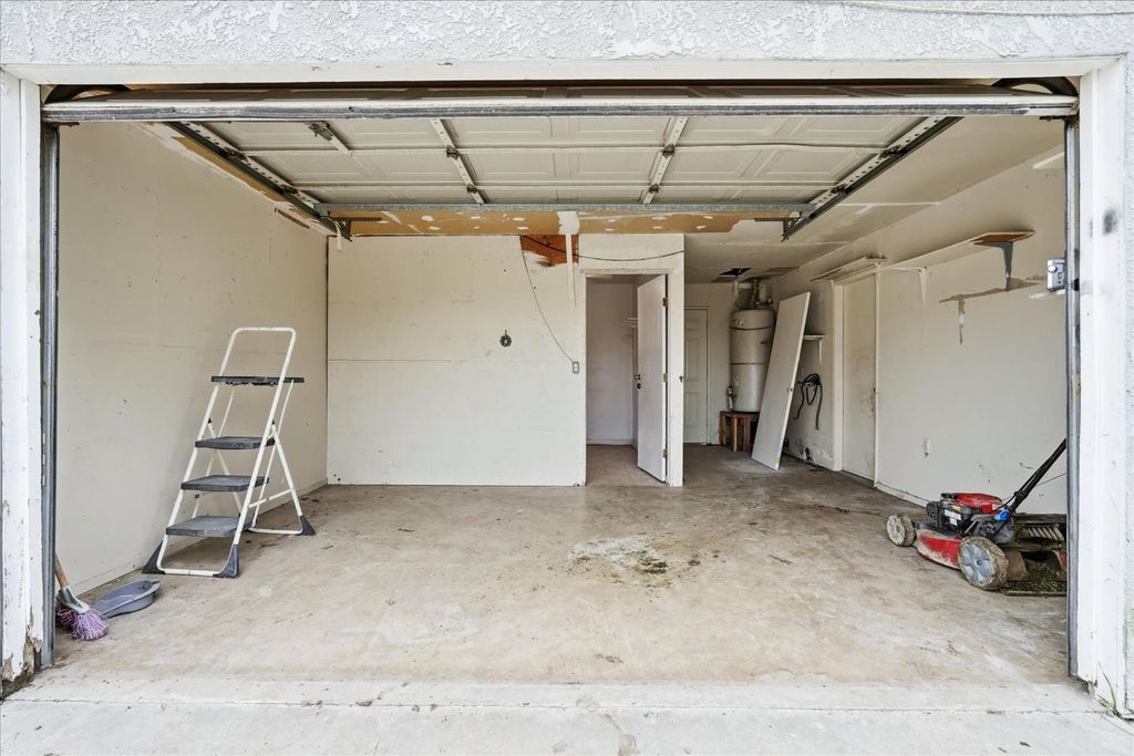 Image 20 of property listing at 185 E Fantz Avenue, Fresno, CA 93706