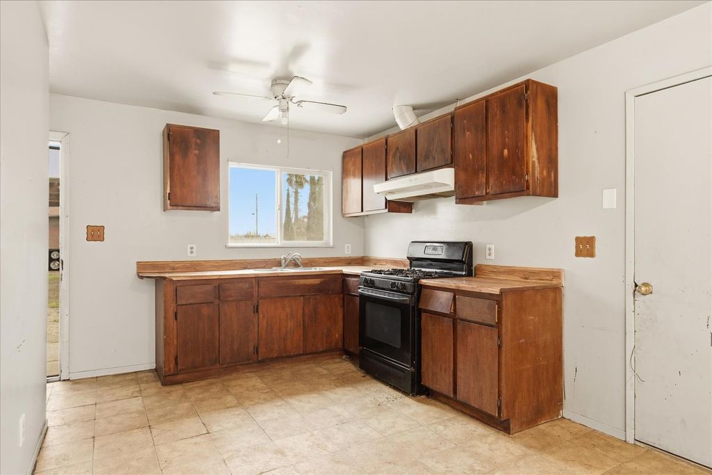 Image 5 of property listing at 185 E Fantz Avenue, Fresno, CA 93706