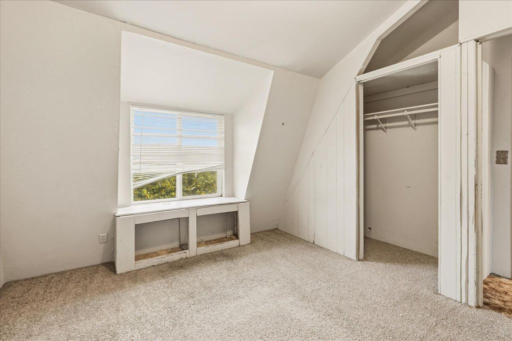 Image 9 of property listing at 185 E Fantz Avenue, Fresno, CA 93706