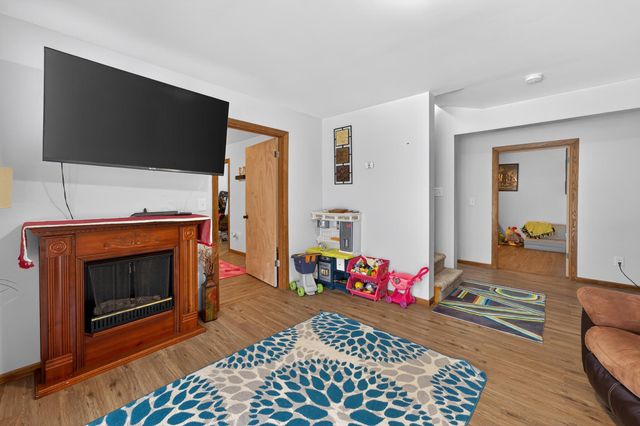 2871 320th Avenue NW, Cambridge, MN 55008