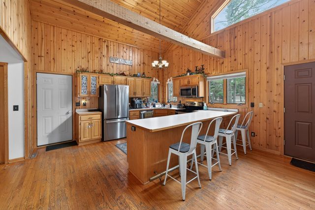 2871 320th Avenue NW, Cambridge, MN 55008