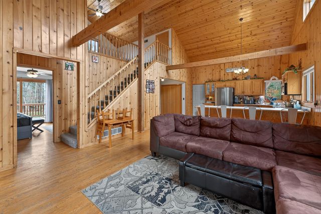 2871 320th Avenue NW, Cambridge, MN 55008