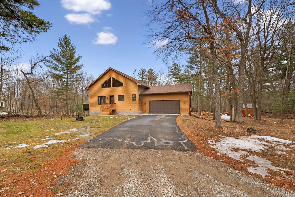 2871 320th Avenue NW, Cambridge, MN 55008