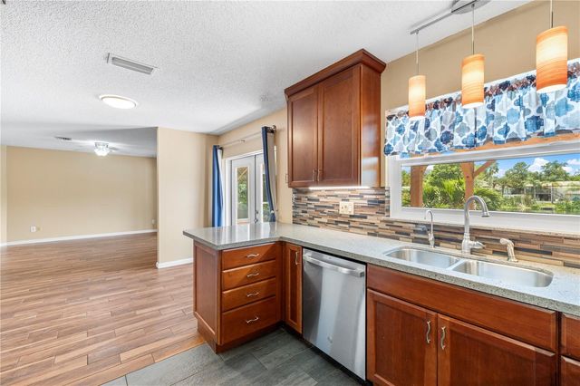914 CARLTON ROAD, Tarpon Springs, FL 34689