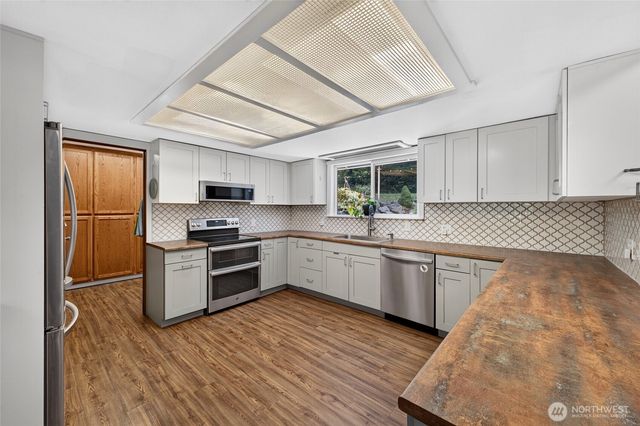 21005 197th Avenue E, Orting, WA 98360