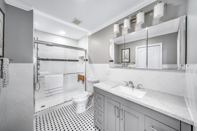 154 Lake Dora Drive, West Palm Beach, FL 33411