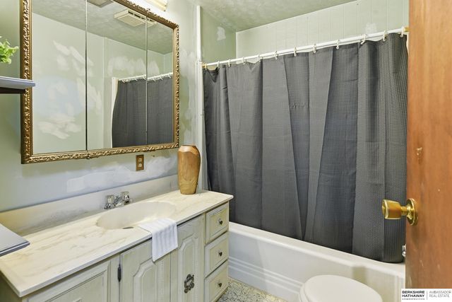 7916 N 30th Street, Omaha, NE 68122