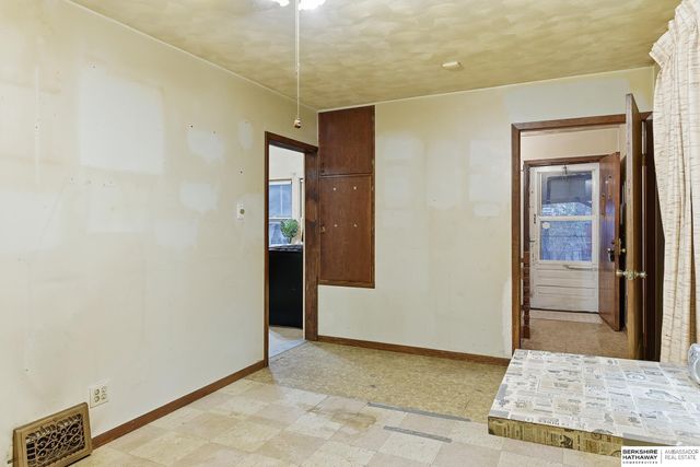 7916 N 30th Street, Omaha, NE 68122