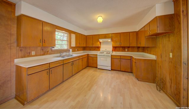 105 Walnut Grove Rd, Boerne, TX 78006