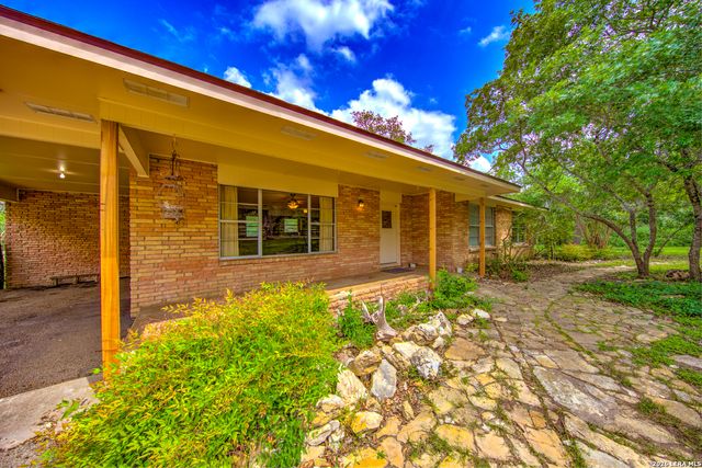 105 Walnut Grove Rd, Boerne, TX 78006