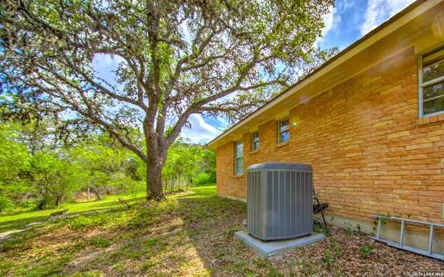 105 Walnut Grove Rd, Boerne, TX 78006