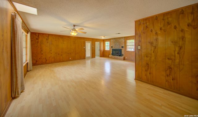 105 Walnut Grove Rd, Boerne, TX 78006