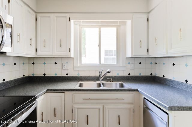 328 N Clemens Avenue, Lansing, MI 48912