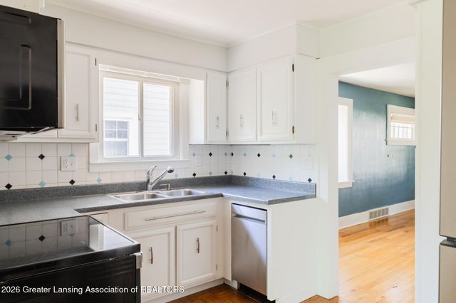 328 N Clemens Avenue, Lansing, MI 48912