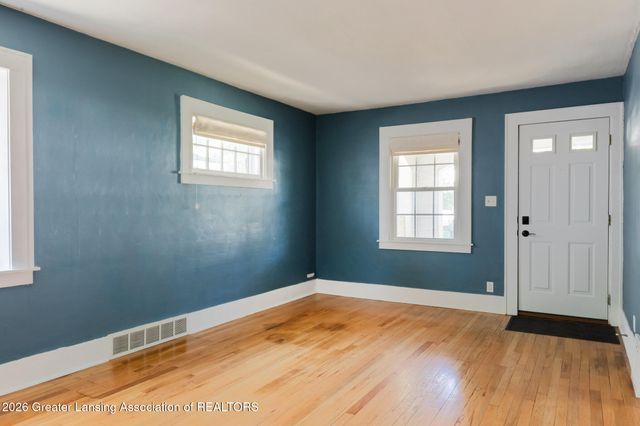 328 N Clemens Avenue, Lansing, MI 48912