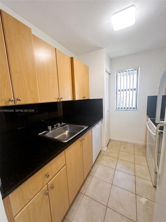7220 NW 179 St 201, Hialeah, FL 33015