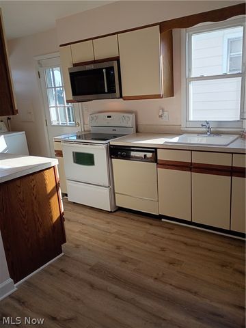 3415 Center Drive, Parma, OH 44134