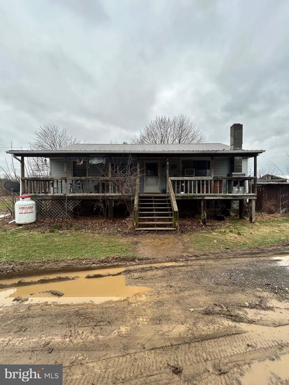 100 YORDY CIR, Winfield, PA 17889