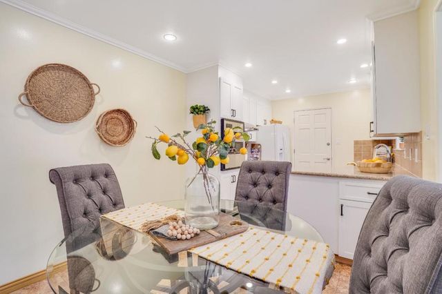 W Oakwood Boulevard, Redwood City, CA 94061