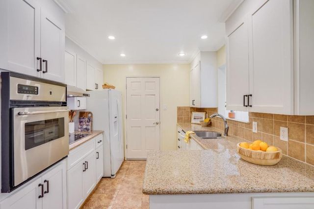 W Oakwood Boulevard, Redwood City, CA 94061