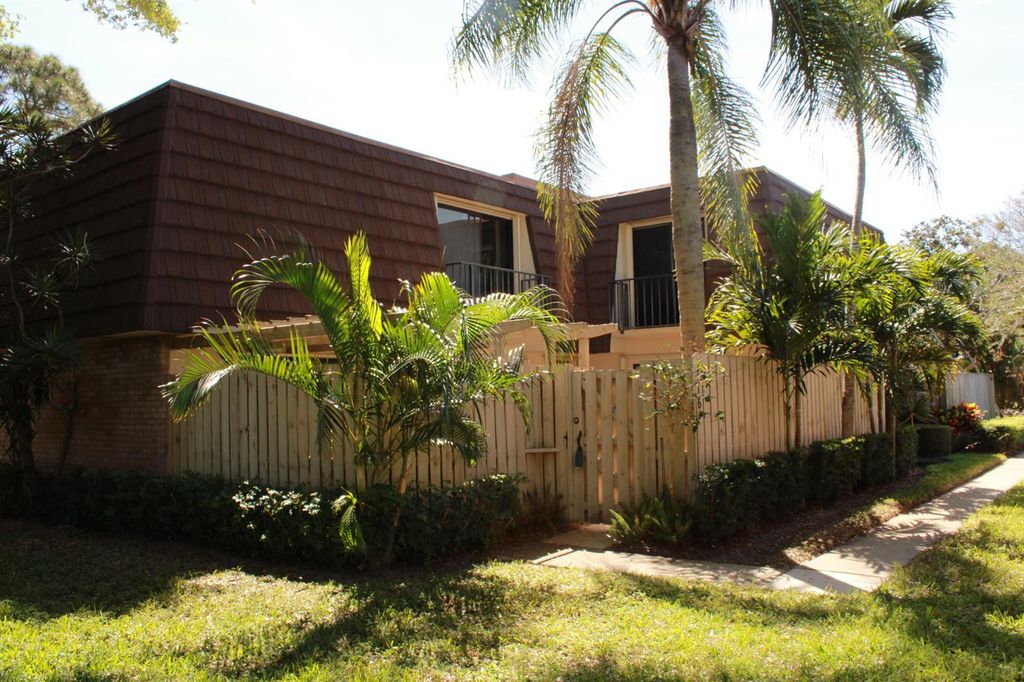 716 7th Lane, Palm Beach Gardens, FL 33418