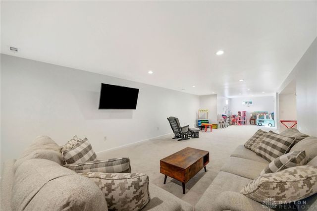 64 English Oak Lane, Springboro, OH 45066