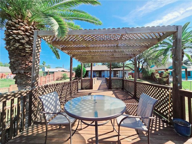 3338 Bali Dr, Corpus Christi, TX 78418