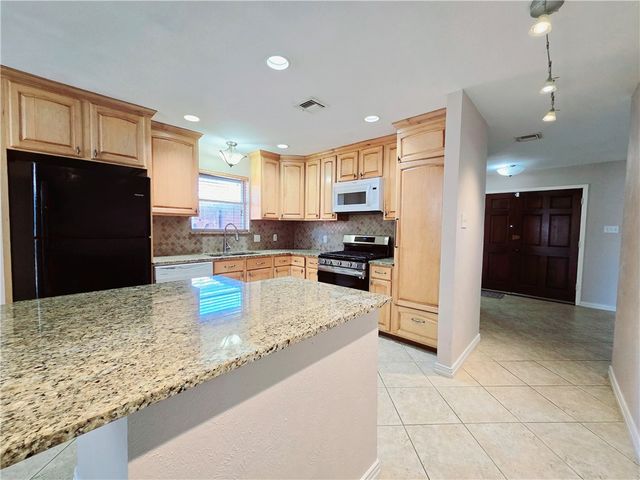 3338 Bali Dr, Corpus Christi, TX 78418