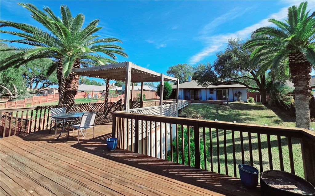 3338 Bali Dr, Corpus Christi, TX 78418