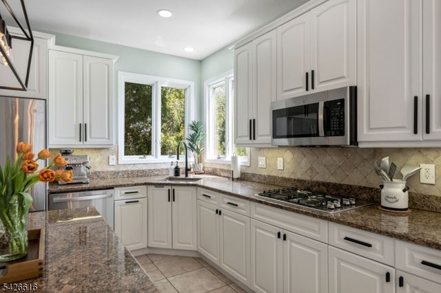 18 Renshaw Dr, Montville Twp., NJ 07045