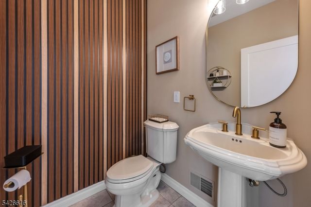 18 Renshaw Dr, Montville Twp., NJ 07045