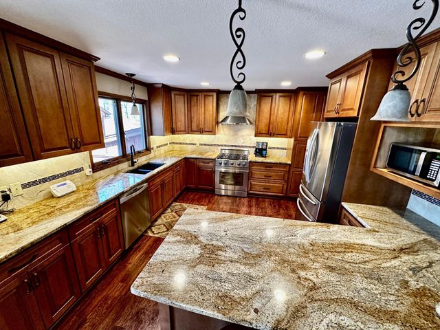 8128 Lower 129th Court, Apple Valley, MN 55124