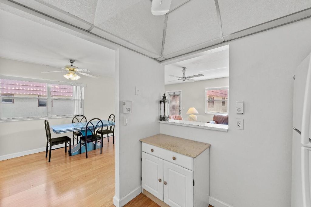 Image 17 of property listing at 43 Saxony A, Delray Beach, FL 33446