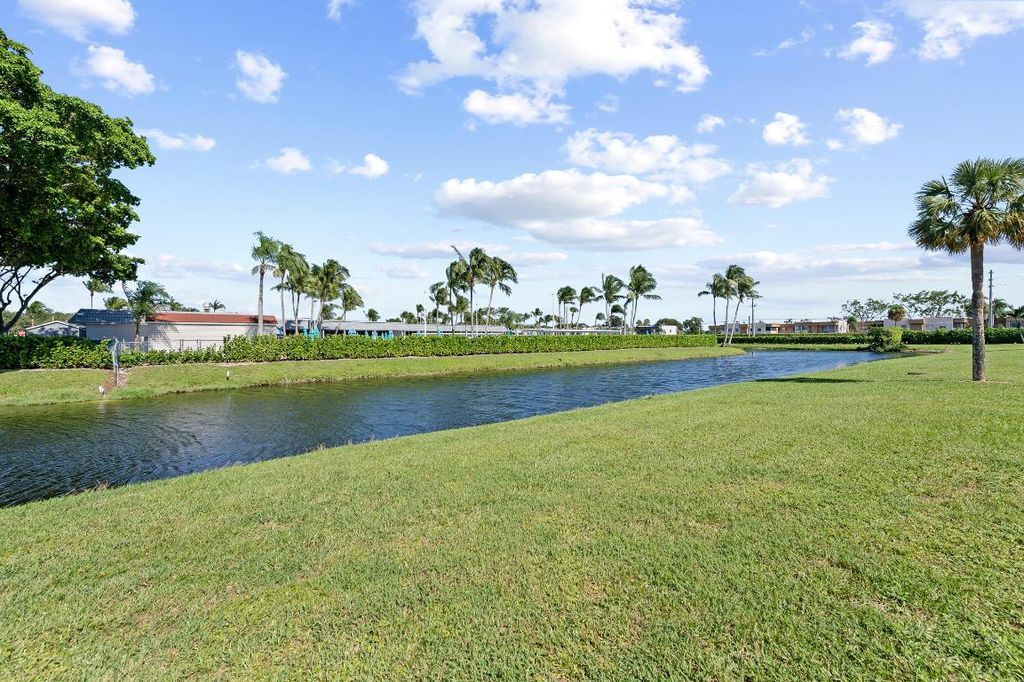 Image 28 of property listing at 43 Saxony A, Delray Beach, FL 33446