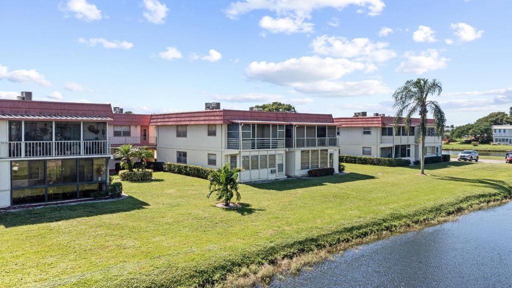 Image 3 of property listing at 43 Saxony A, Delray Beach, FL 33446