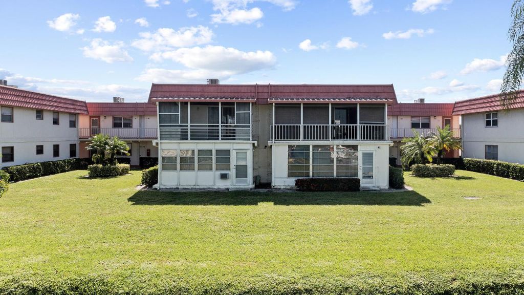 Image 30 of property listing at 43 Saxony A, Delray Beach, FL 33446