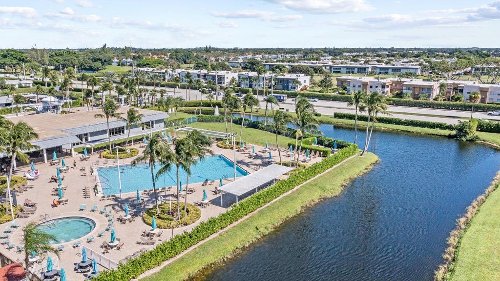 Image 31 of property listing at 43 Saxony A, Delray Beach, FL 33446