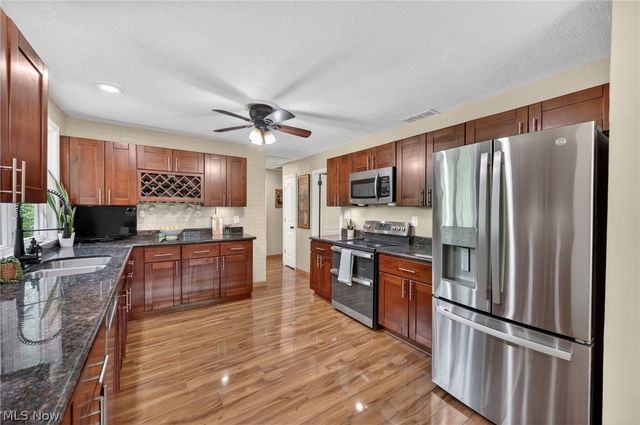 25983 Hilliard Boulevard, Westlake, OH 44145